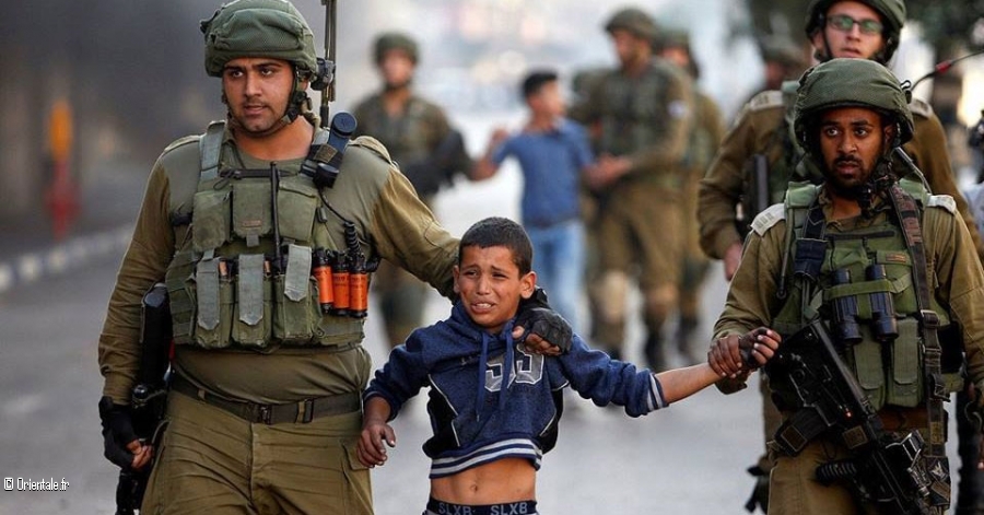 Enfant palestinien arreté par l'armée d'Israel Enfant palestinien arreté par l'armée d'Israel