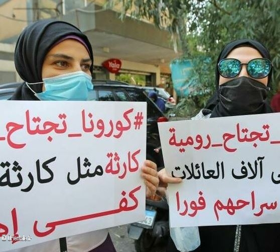 Des femmes manifestent devant une prison contre les mesures en prison (anticovid) Des femmes manifestent devant une prison contre les mesures en prison (anticovid)