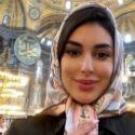 Yasmine Sabri porte un voile sur la t�te